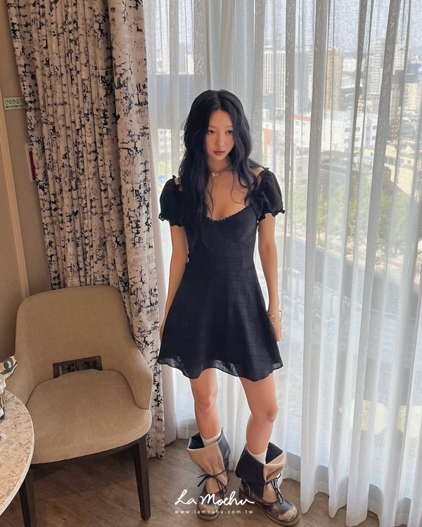 公主拉伸澎袖短洋裝